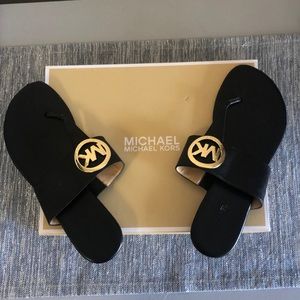 Michael kors flip flops